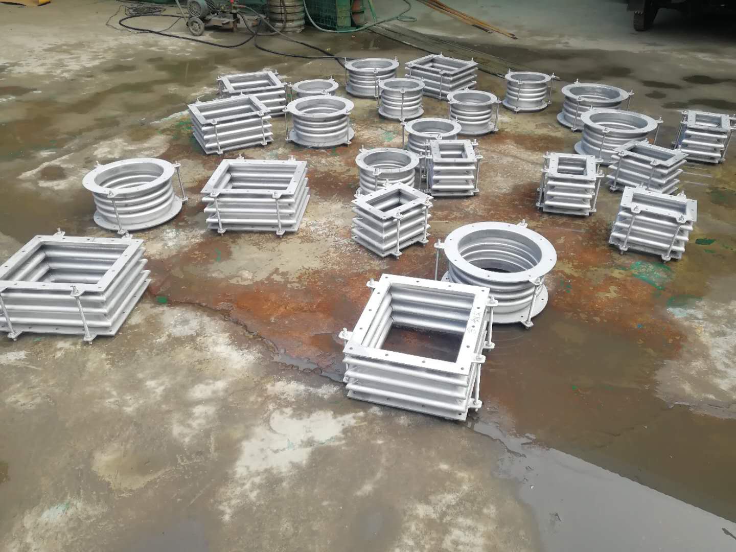 6波紋補償器現(xiàn)場實拍.jpg
